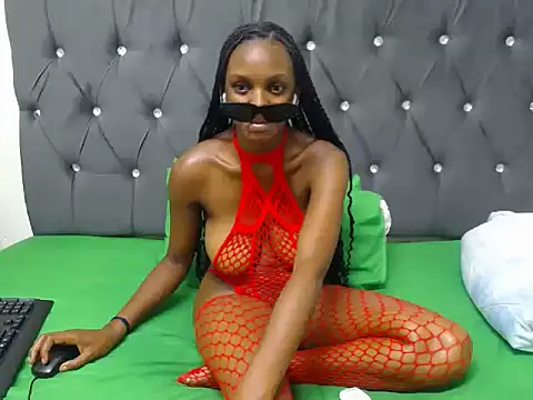 Snapshot of HornyLilHoney chatting on February 25, 4:49 pm HornyLilHoney online show from February 25, 4:49 pm