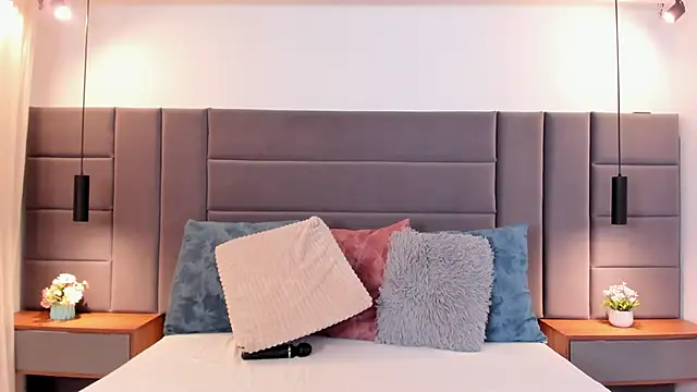 Snapshot of KaraWatson chatting on February 18, 11:28 am KaraWatson online show from February 18, 11:28 am