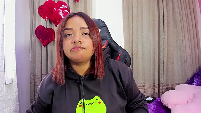 Snapshot of Sienna_Lux01 chatting on February 22, 2:04 pm Sienna Lux01 online show from February 22, 2:04 pm