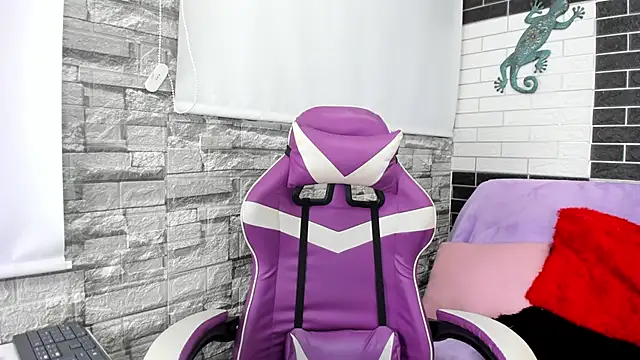 Snapshot of Sienna_Lux01 chatting on March 3, 11:27 am Sienna Lux01 online show from March 3, 11:27 am