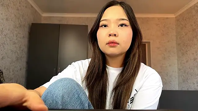 Snapshot of RegenaLandauer chatting on February 28, 6:47 am RegenaLandauer online show from February 28, 6:47 am