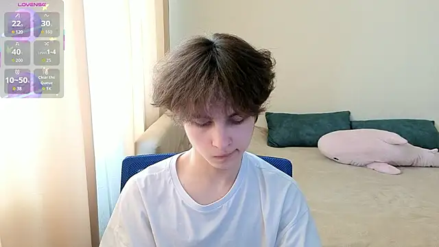 Snapshot of _LukaHayes_ chatting on February 20, 12:16 pm LukaHayes online show from February 20, 12:16 pm