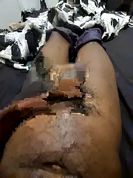 Snapshot of DeclawedPoise chatting on February 27, 3:56 pm DeclawedPoise online show from February 27, 3:56 pm