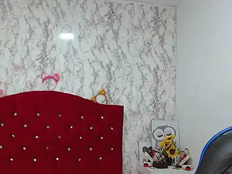 Snapshot of Ailanys_Miller chatting on February 19, 1:07 pm Ailanys Miller online show from February 19, 1:07 pm