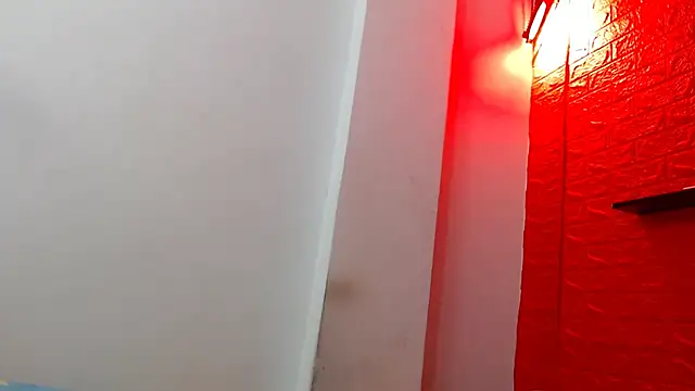 Snapshot of skinnysexy18 chatting on February 24, 1:20 pm skinnysexy18 online show from February 24, 1:20 pm