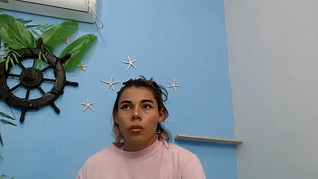 skinnysexy18 online show from July 10, 8:22 pm