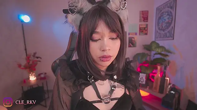 violette clerk1  online show from April 12, 6:24 pm