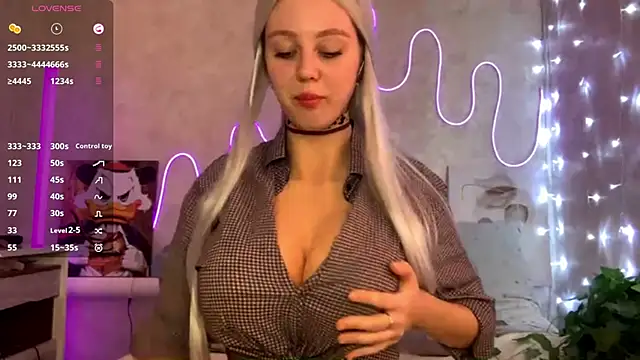 VictoriaDeese online show from May 26, 4:19 am