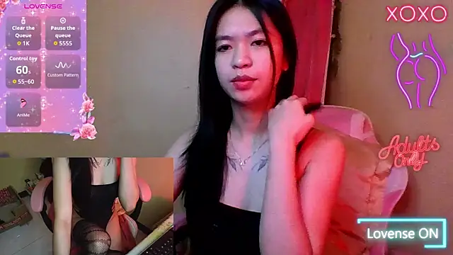 Snapshot of Luna_Moonfang chatting on May 27, 12:51 am Luna Moonfang online show from May 27, 12:51 am