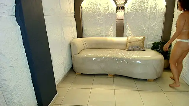 Elizabeth  r online show from February 26, 3:05 am