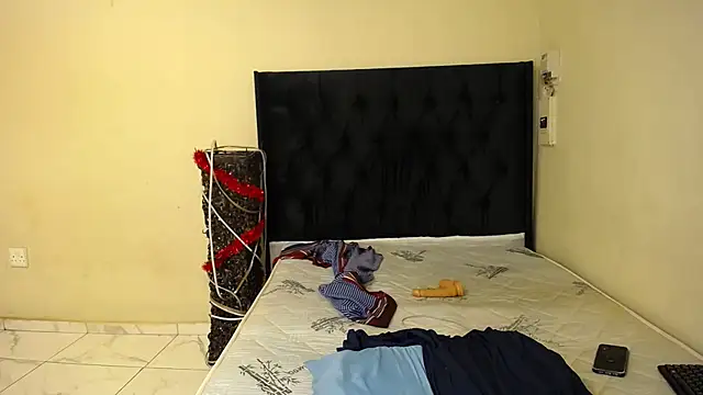 Snapshot of sexydiamond15 chatting on February 24, 12:52 am sexydiamond15 online show from February 24, 12:52 am