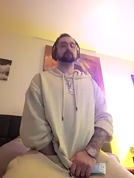 LargeLith online show from March 6, 10:17 pm