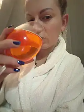 Frenchgirl45 online show from February 28, 12:33 am