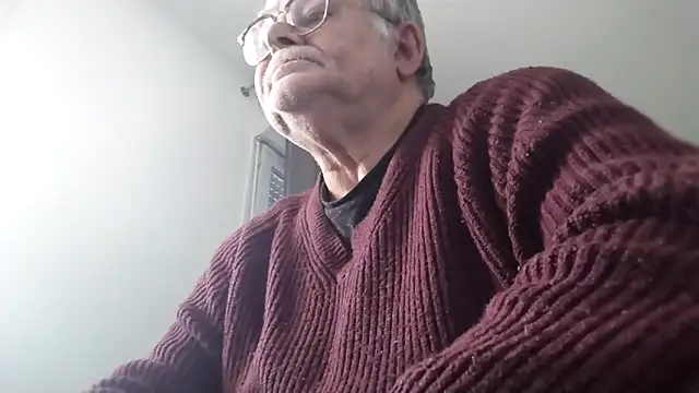 Snapshot of Vieux_pervert chatting on February 27, 8:47 am Vieux pervert online show from February 27, 8:47 am