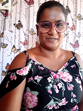 Snapshot of indianstrawberrylips4u chatting on May 2, 10:53 am indianstrawberrylips4u online show from May 2, 10:53 am