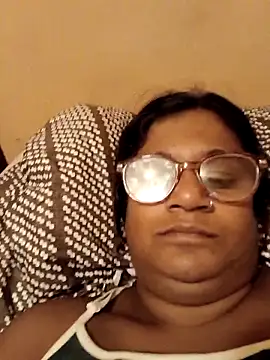 Snapshot of indianstrawberrylips4u chatting on May 5, 4:42 am indianstrawberrylips4u online show from May 5, 4:42 am