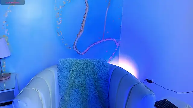 milkavelvett online show from April 17, 12:30 pm