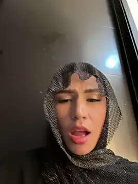 Snapshot of Darsha_Khemu chatting on June 18, 11:20 pm Darsha Khemu online show from June 18, 11:20 pm