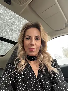 Snapshot of LisaMurr chatting on March 2, 9:38 am LisaMurr online show from March 2, 9:38 am