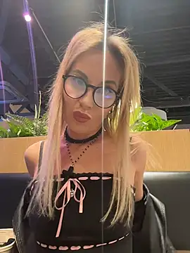 LisaMurr online show from March 26, 10:43 am