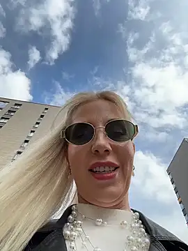 LisaMurr online show from April 14, 10:43 am