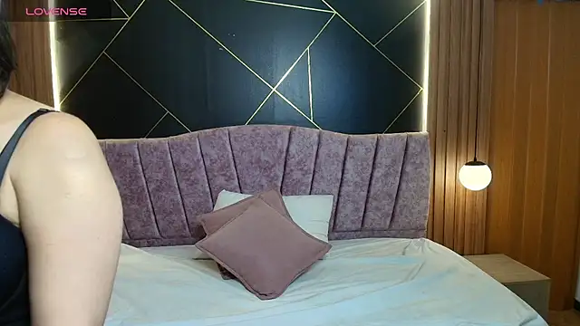 MoriahStorm online show from March 18, 12:08 pm