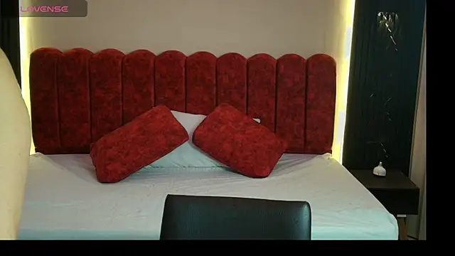 MoriahStorm online show from April 8, 12:16 pm