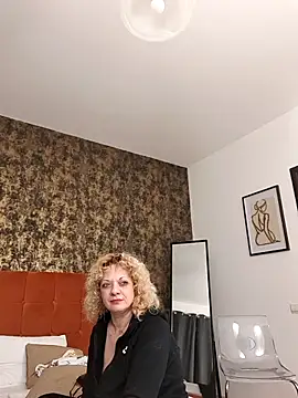 Snapshot of LaireeFelini chatting on February 24, 7:45 pm LaireeFelini online show from February 24, 7:45 pm