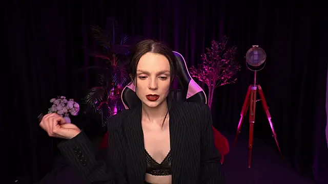 Snapshot of Wild_Alice_me chatting on April 8, 3:23 pm Wild Alice me online show from April 8, 3:23 pm
