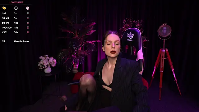 Snapshot of Wild_Alice_me chatting on April 9, 3:17 pm Wild Alice me online show from April 9, 3:17 pm