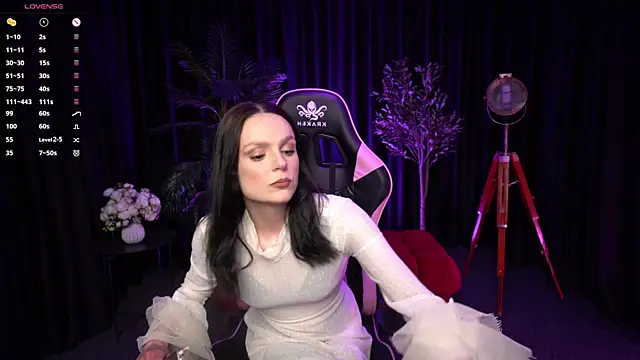 Snapshot of Wild_Alice_me chatting on April 16, 3:13 pm Wild Alice me online show from April 16, 3:13 pm