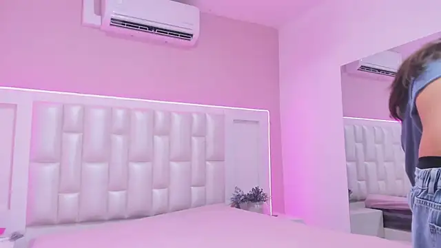 Liia Collins online show from April 10, 5:17 pm