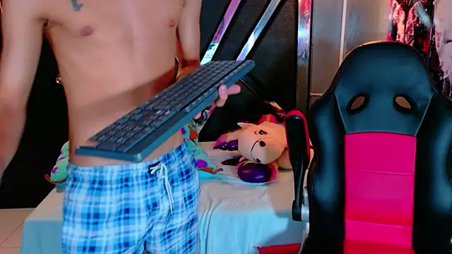 EstevenBrown1 online show from February 18, 1:18 pm