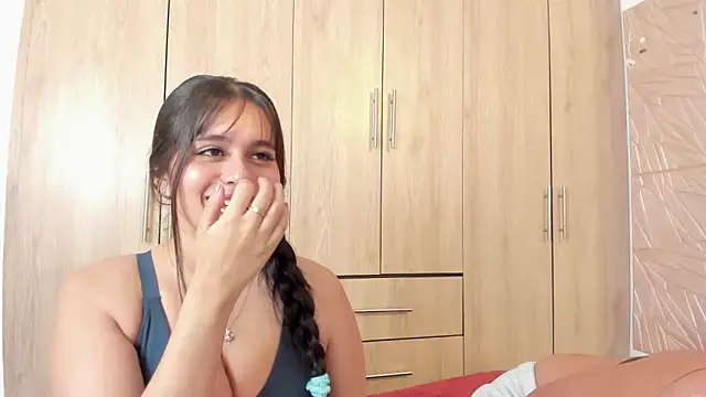 Tifqueen online show from April 15, 3:30 pm