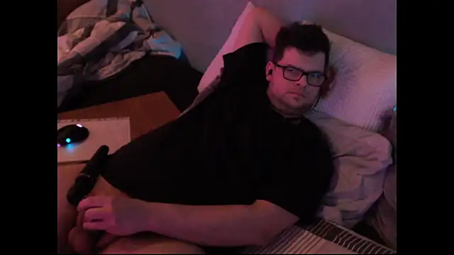 Snapshot of Whyteshadow4235 chatting on March 1, 8:00 pm Whyteshadow4235 online show from March 1, 8:00 pm