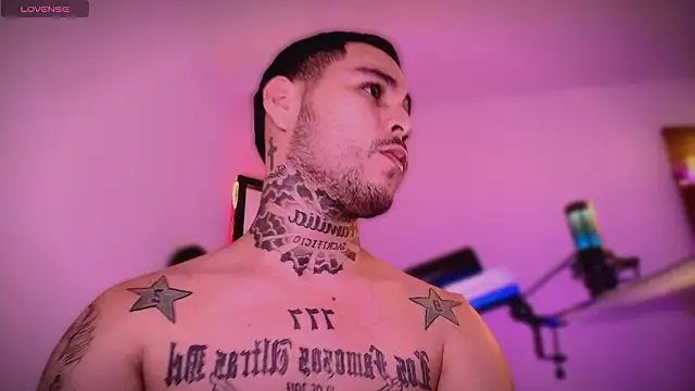 Snapshot of king_of_desire chatting on February 27, 4:01 am king of desire online show from February 27, 4:01 am