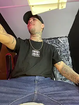 Snapshot of king_of_desire chatting on July 2, 5:08 pm king of desire online show from July 2, 5:08 pm