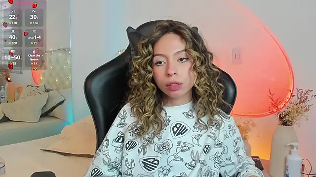 LuuluBerry online show from February 24, 7:56 pm