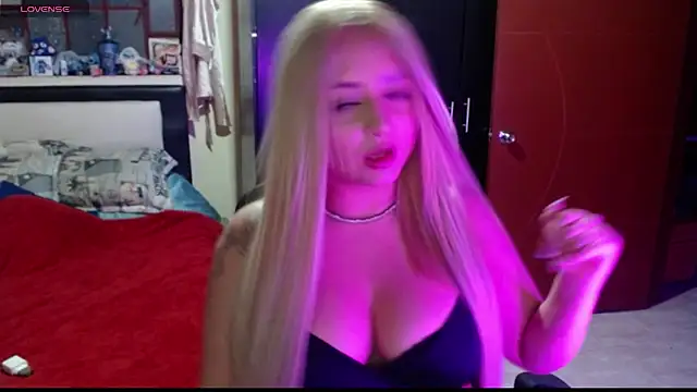 Snapshot of Cammile__Iryna chatting on June 22, 2:35 am Cammile Iryna online show from June 22, 2:35 am