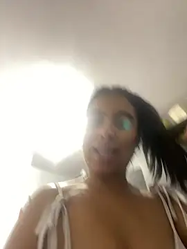 Snapshot of karla-hank chatting on February 19, 11:39 am karla-hank online show from February 19, 11:39 am