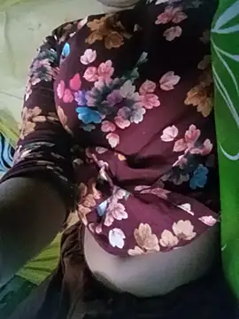 Snapshot of BreezySexyGirl69 chatting on June 3, 7:22 am BreezySexyGirl69 online show from June 3, 7:22 am
