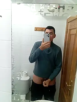 Snapshot of alexandrevictor6969 chatting on February 22, 7:40 am alexandrevictor6969 online show from February 22, 7:40 am