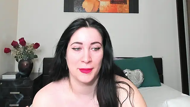 GoldenLunaa online show from April 7, 4:35 am