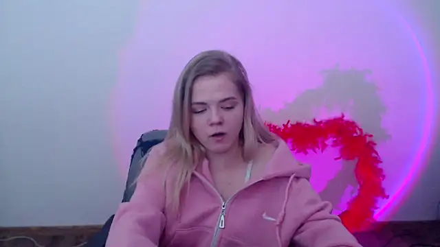 Snapshot of FoxiLana chatting on February 28, 9:21 am FoxiLana online show from February 28, 9:21 am