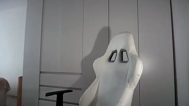 monnymoonn online show from March 8, 8:40 am