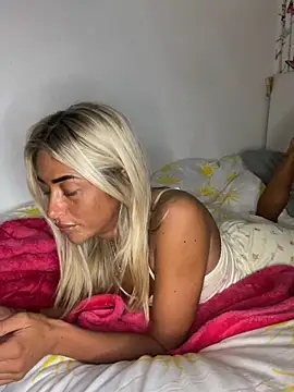 Snapshot of ScarlettGold_ chatting on April 24, 4:48 am ScarlettGold online show from April 24, 4:48 am