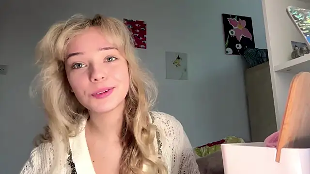 Snapshot of SourMidday chatting on February 20, 8:05 am SourMidday online show from February 20, 8:05 am