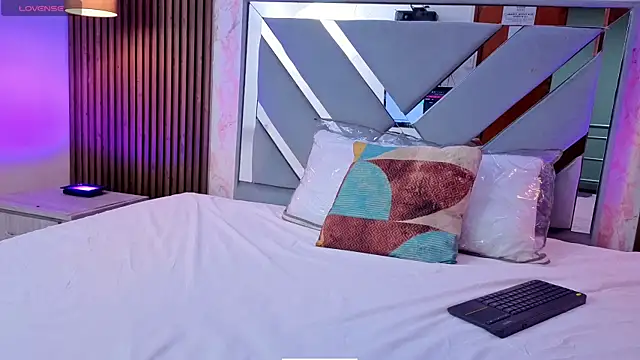 Snapshot of LittleeSara18 chatting on February 25, 11:09 am LittleeSara18 online show from February 25, 11:09 am