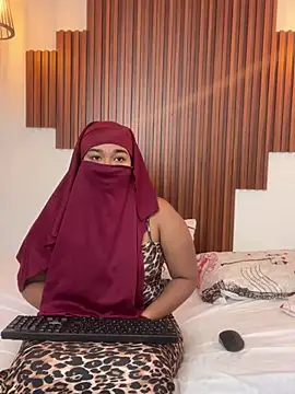 Snapshot of Desert_queens chatting on March 3, 2:34 pm Desert queens online show from March 3, 2:34 pm