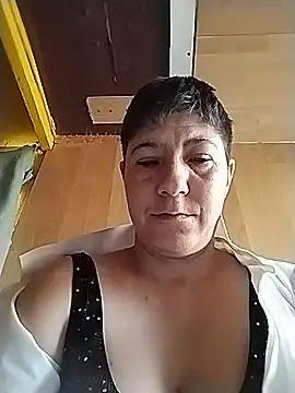 JuliaRobinson online show from May 17, 12:45 pm